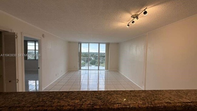 16740 NE 9th Ave in North Miami Beach, FL - Foto de edificio - Building Photo