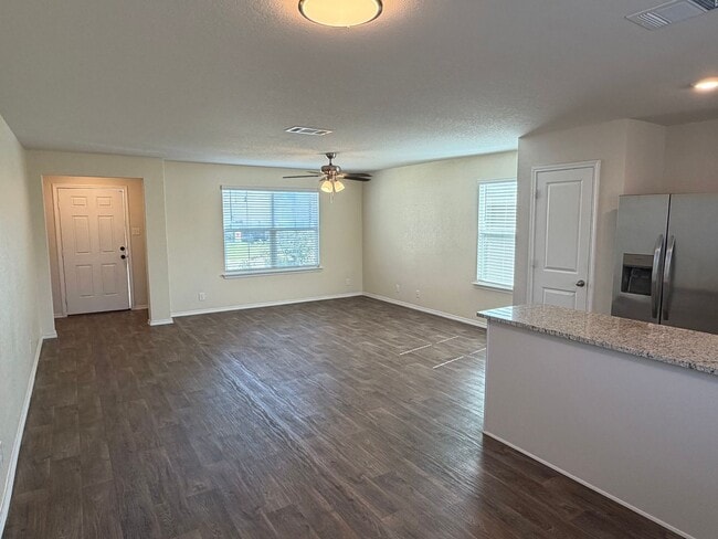 1025 Pacific Monarch in San Antonio, TX - Building Photo - Building Photo