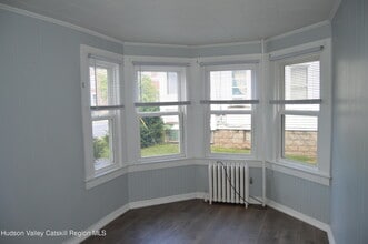 36 Ulster Ave in Saugerties, NY - Building Photo - Building Photo