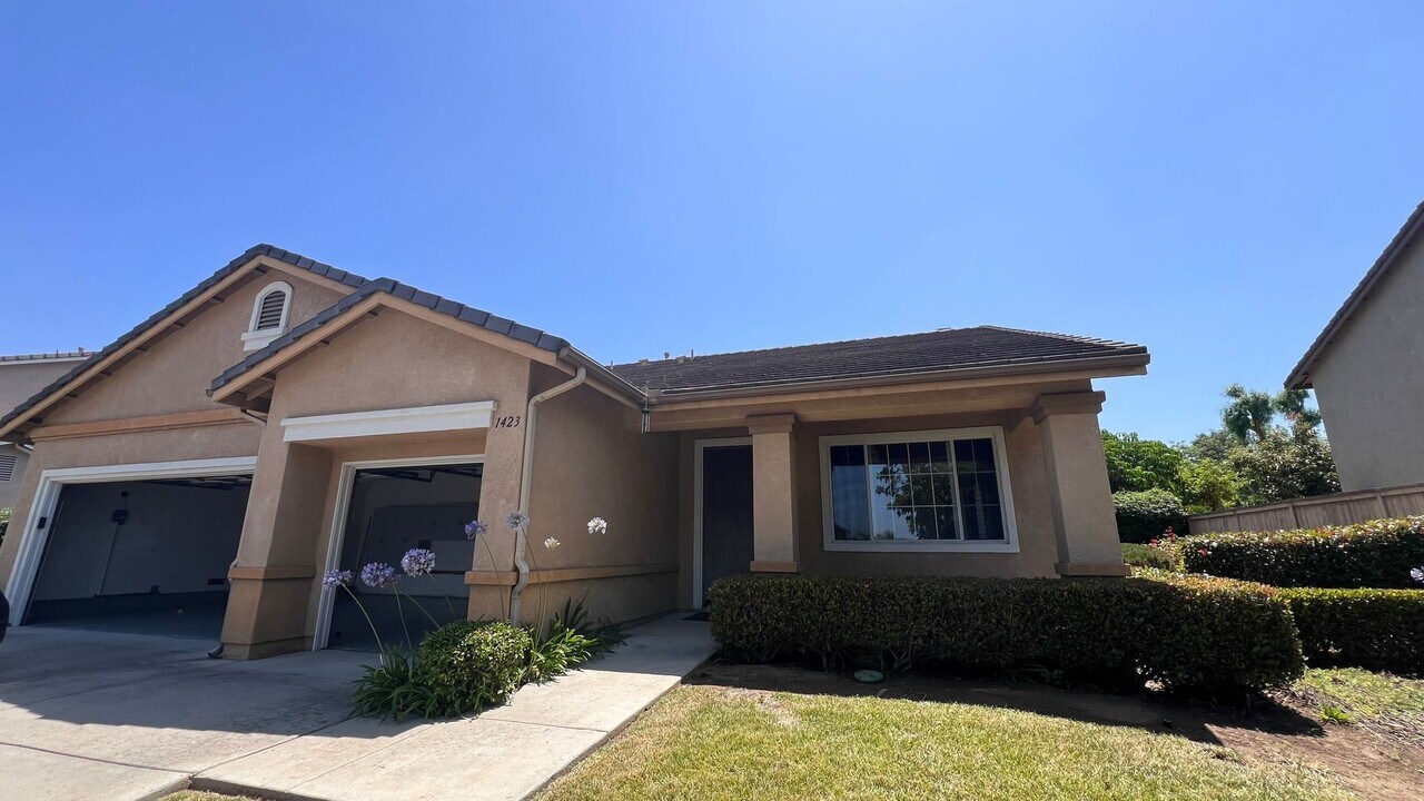 1423 Willow Creek Dr in Vista, CA - Building Photo
