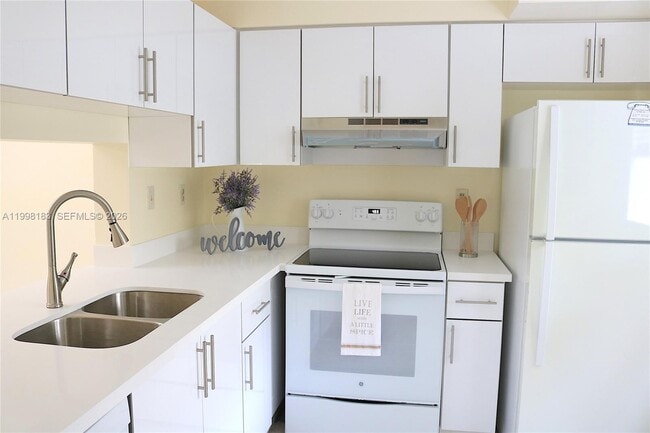 401 Gardens Dr in Pompano Beach, FL - Building Photo - Building Photo