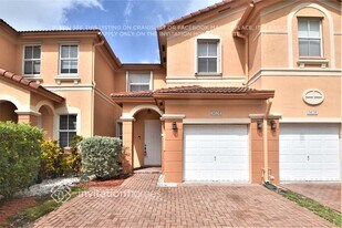 8624 NW 112th Pl in Doral, FL - Building Photo