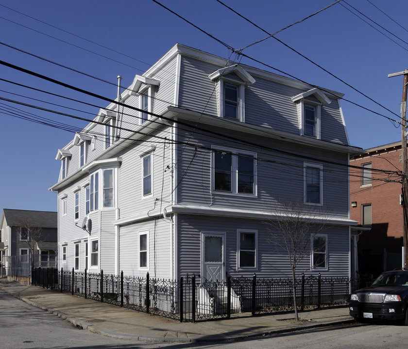 143 Knight St in Providence, RI - Foto de edificio