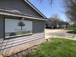 Peach Tree in Ankeny, IA - Foto de edificio - Building Photo