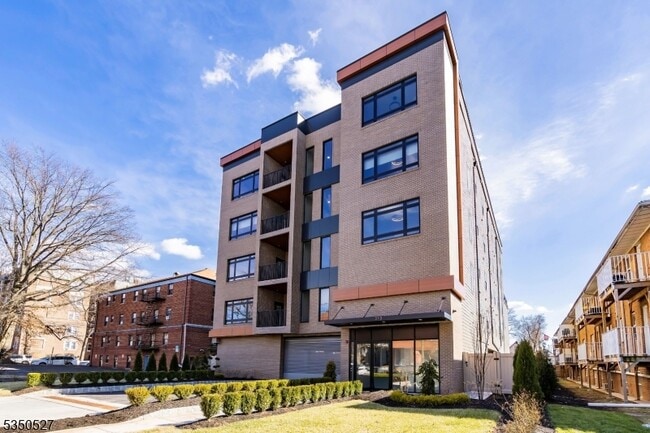 property at 310 W Jersey St