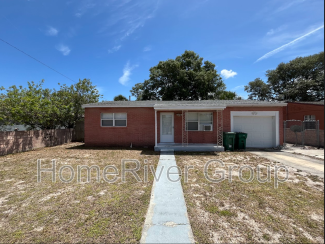 property at 1047 Park Dr