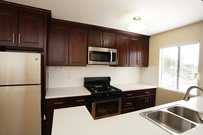 Chateau W6600 Apartment Homes in Van Nuys, CA - Building Photo - Interior Photo