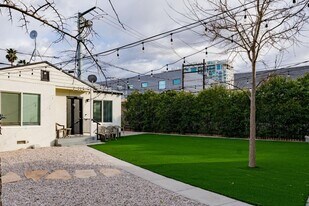 711 S 3rd St in Las Vegas, NV - Building Photo