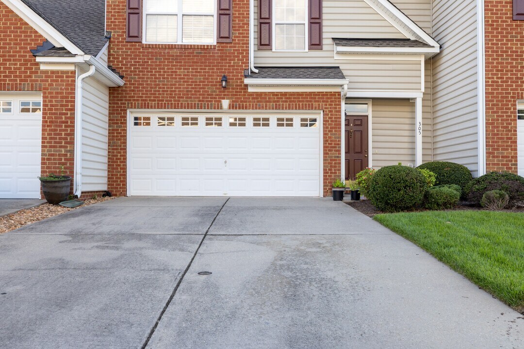 305 Jamerson Ct in Glen Allen, VA - Building Photo