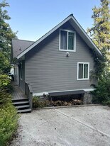 11967 Luna Vista Ave SE in Olalla, WA - Building Photo