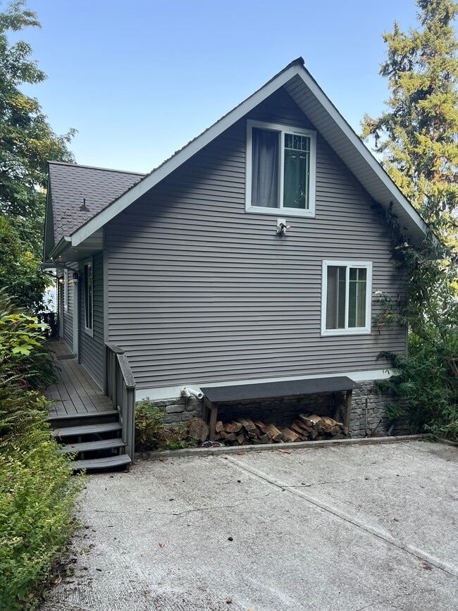 property at 11967 Luna Vista Ave SE