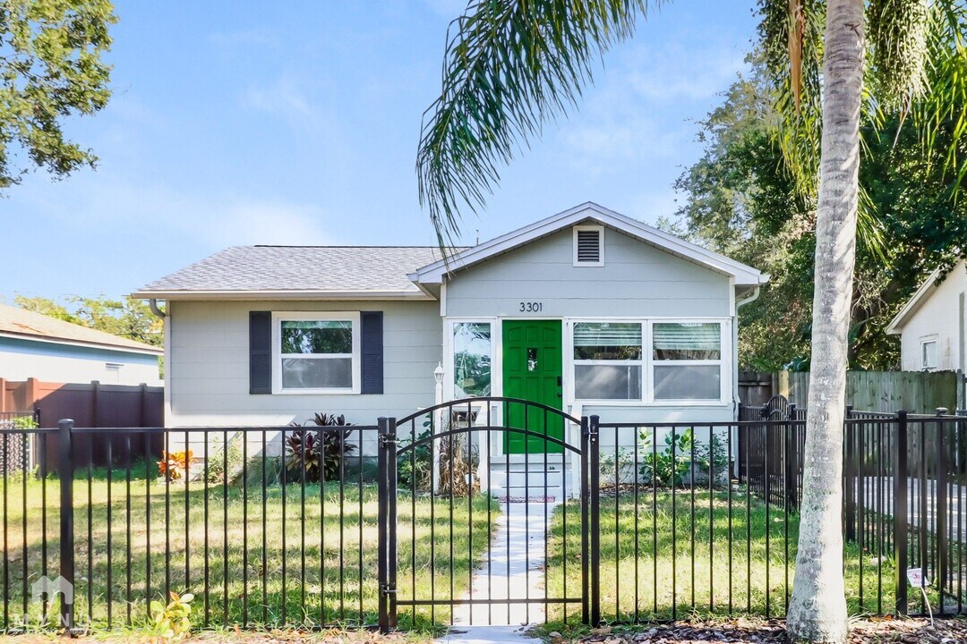 3301 Yale St N in St. Petersburg, FL - Foto de edificio