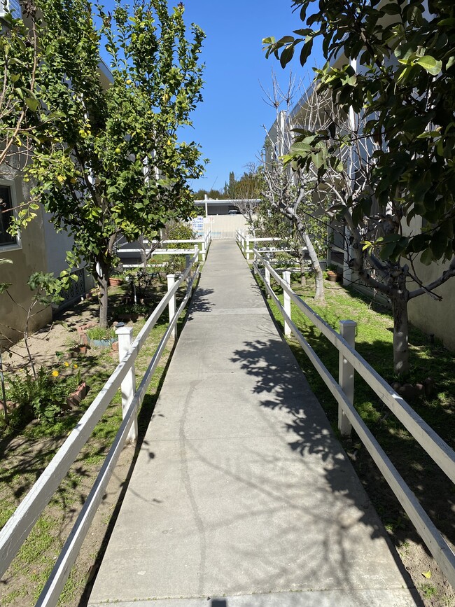 12349 Oxnard St, Unit 10