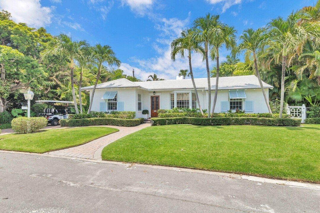255 Colonial Ln in Palm Beach, FL - Building Photo