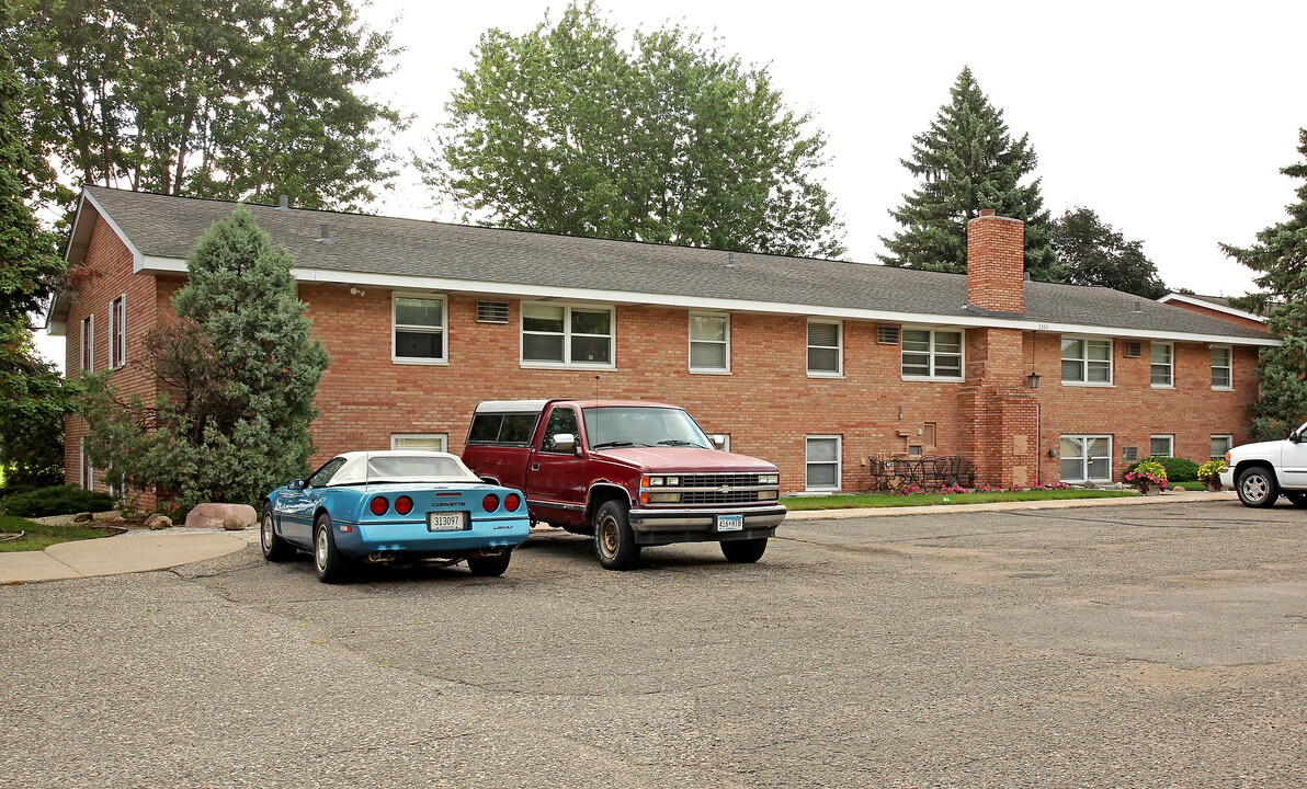 Kari Dale Apartments in Roseville, MN - Building Photo