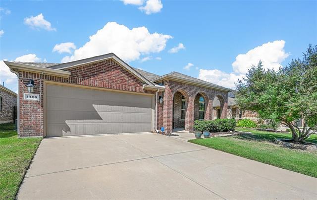 1400 Cheyenne Dr in Aubrey, TX - Foto de edificio