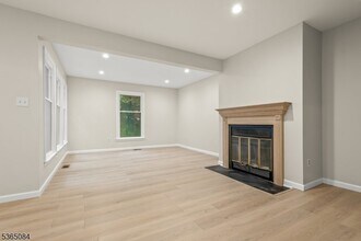 52 Arthurs Ct in Berkeley Heights, NJ - Building Photo - Building Photo