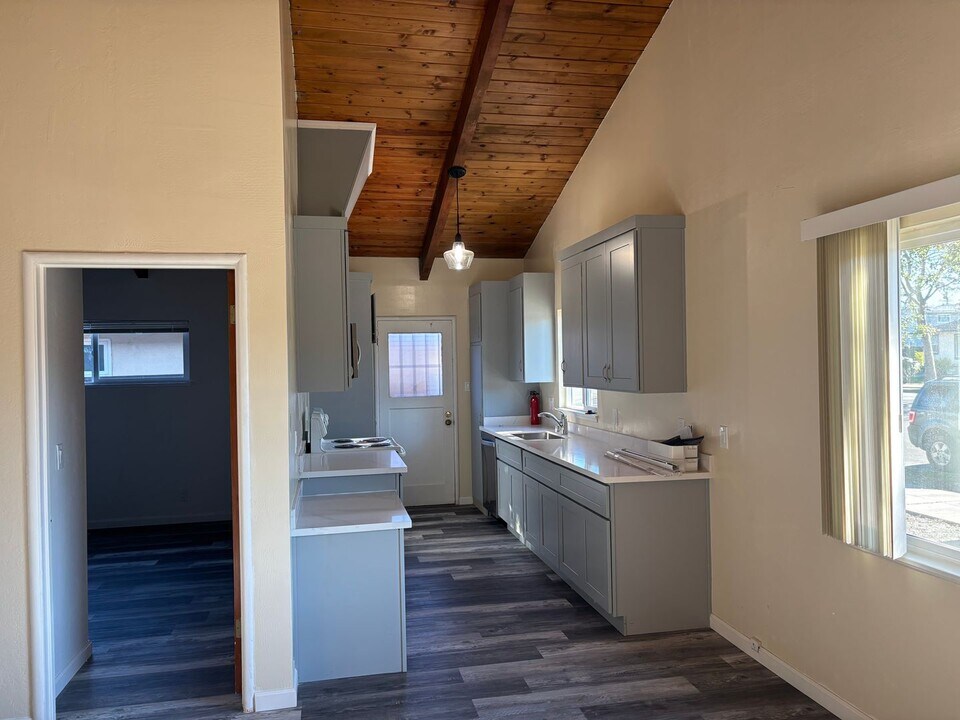 1556 Fourth St in Livermore, CA - Building Photo
