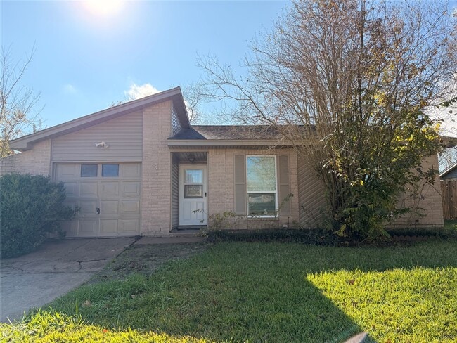 property at 2533 Knoxville Dr