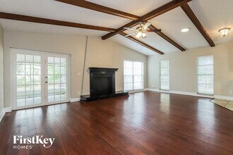 1120 Brandon Lakes Ave in Valrico, FL - Building Photo - Building Photo