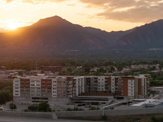 Current Apartments in Murray, UT - Foto de edificio - Building Photo
