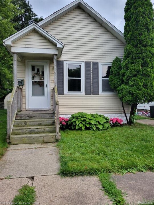 1114 Church St in Port Huron, MI - Building Photo