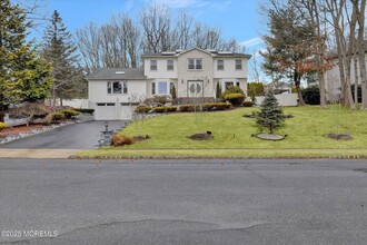 23 Country Oaks Dr in Englishtown, NJ - Building Photo - Building Photo