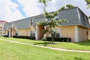 306 NW 69th Ave in Plantation, FL - Foto de edificio - Building Photo