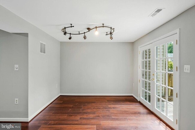 5400 New London Park Dr in Fairfax, VA - Building Photo - Building Photo