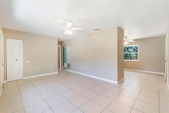 913 Jacaranda Dr in Lady Lake, FL - Building Photo - Building Photo