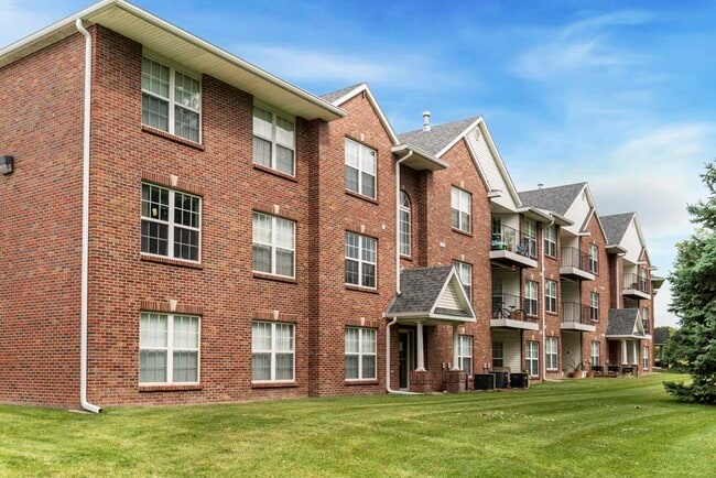Williamsburg Park Apartments in Lincoln, NE - Foto de edificio - Building Photo