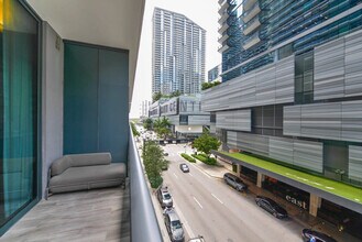 801 S Miami Ave in Miami, FL - Building Photo - Building Photo