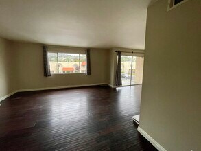 6811 Alvarado Rd, Unit 2nd flr in San Diego, CA - Building Photo - Building Photo