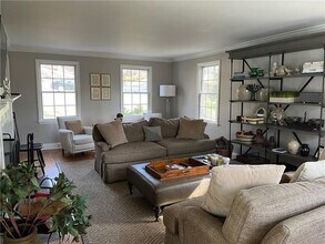 49 Commodore Rd in Chappaqua, NY - Building Photo - Building Photo