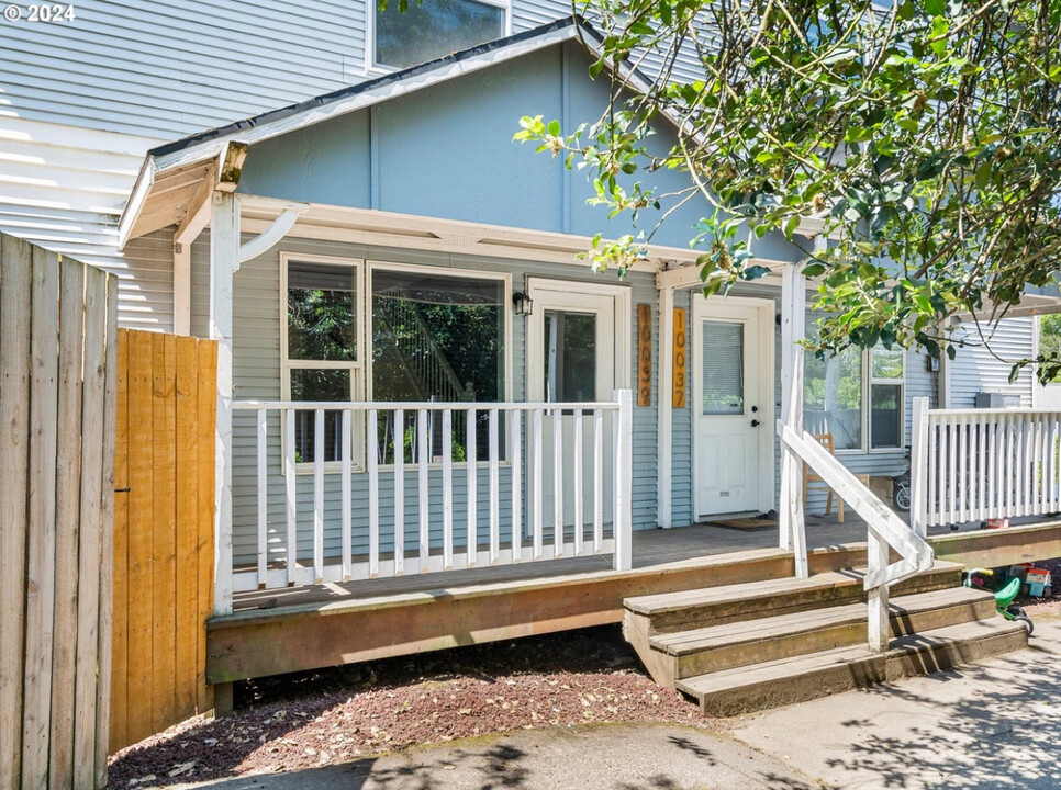 10035 N Lombard St in Portland, OR - Building Photo