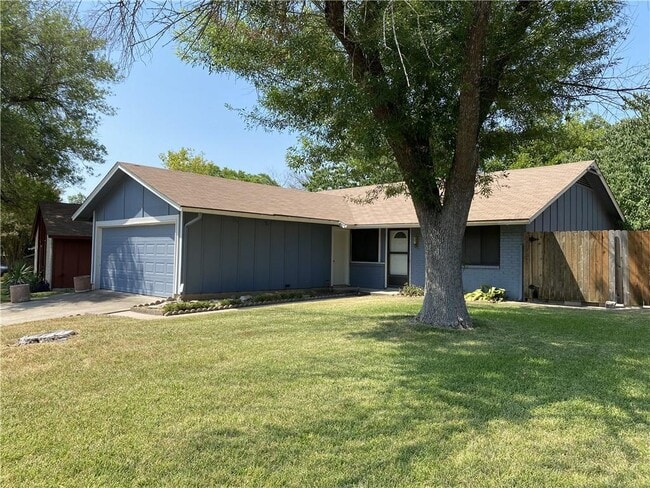 1303 Barrington Dr in Austin, TX - Foto de edificio - Building Photo
