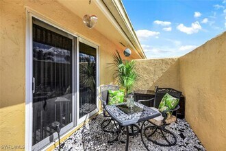 103 Teryl Rd in Naples, FL - Foto de edificio - Building Photo