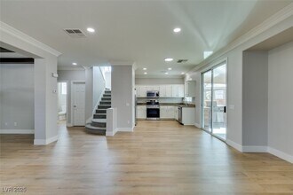 10553 Broadhead Ct in Las Vegas, NV - Building Photo - Building Photo