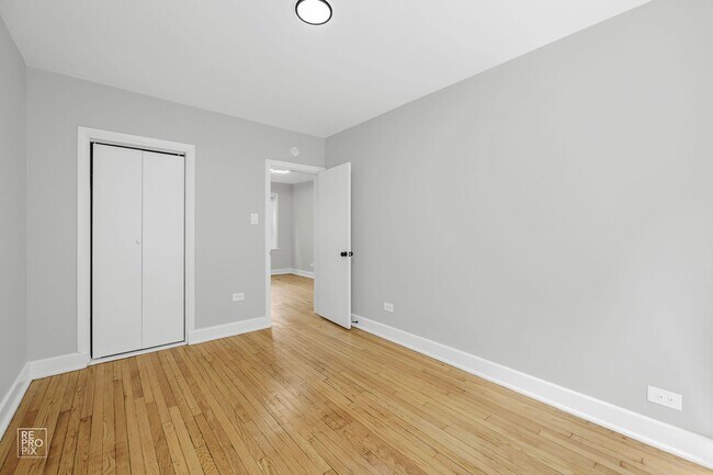 7031 S Chappel Chicago, IL 60649 in Chicago, IL - Foto de edificio - Building Photo