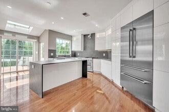 20195 Hidden Creek Ct in Ashburn, VA - Building Photo - Building Photo