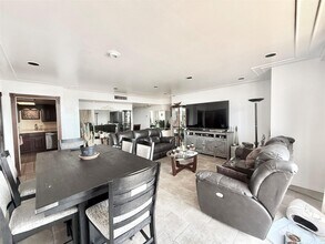 2016 Main St in Houston, TX - Foto de edificio - Building Photo