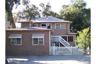 317 W Olive Ave in Redlands, CA - Foto de edificio - Building Photo