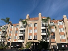 Castle Heights Apartments in Los Angeles, CA - Building Photo