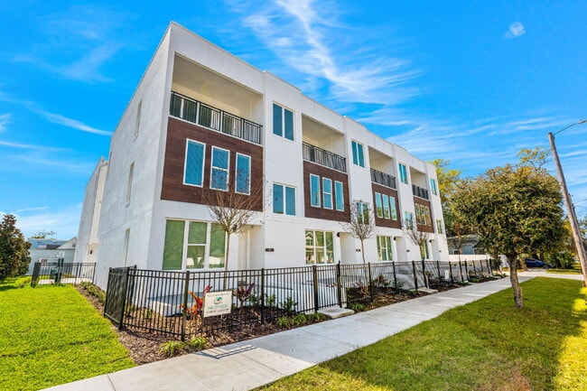 120 E Gladys St in Tampa, FL - Building Photo - Building Photo