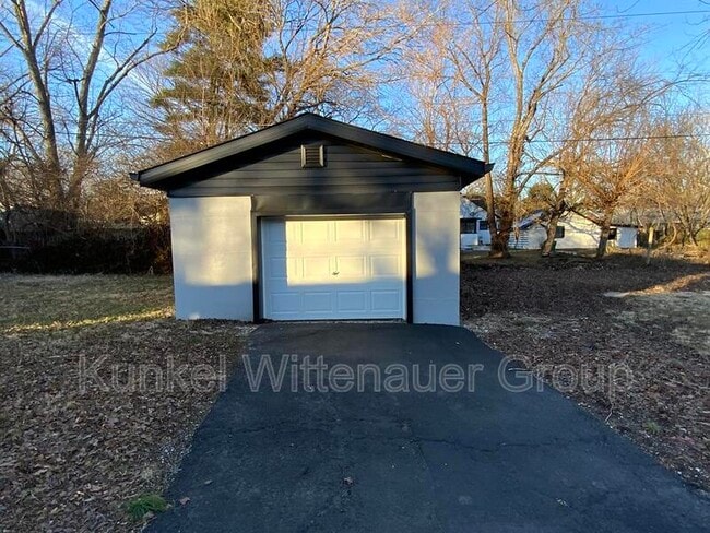 5 Lakewood Dr in Belleville, IL - Building Photo - Building Photo