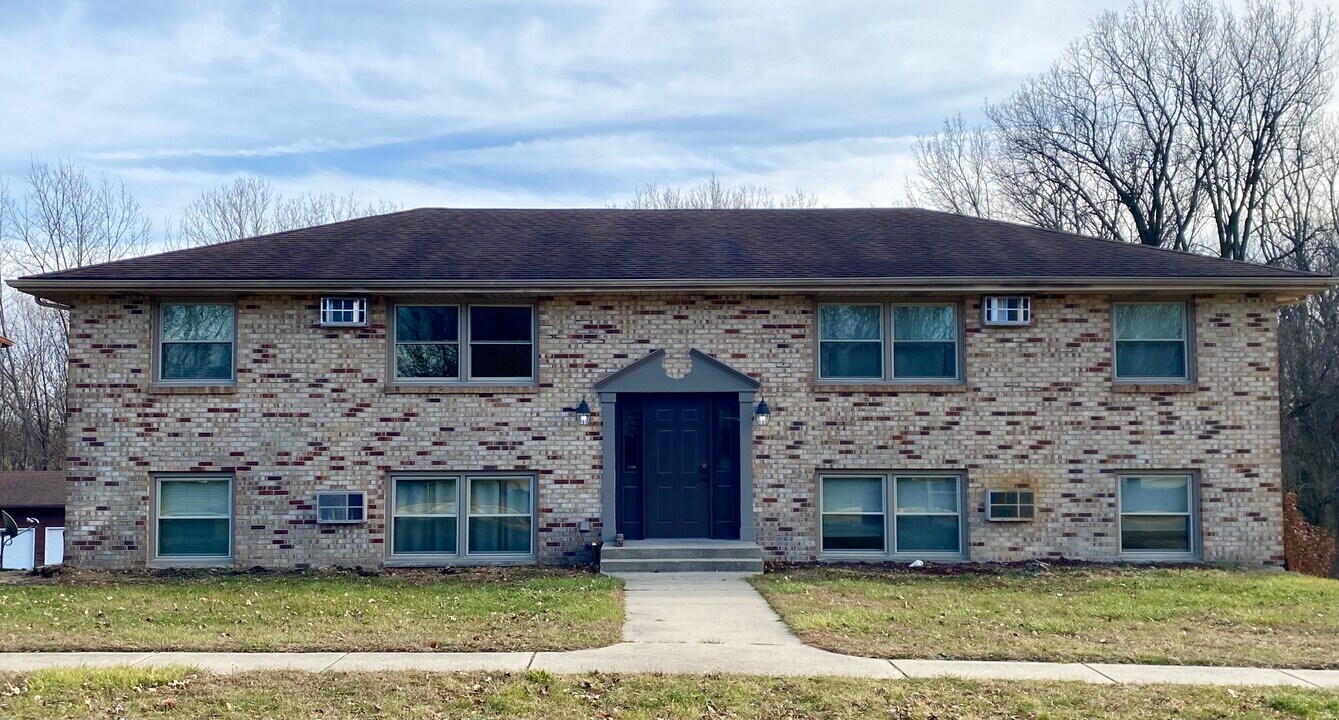 5693 Whispering Way in Loves Park, IL - Building Photo