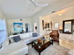 771 94th Ave N in Naples, FL - Foto de edificio - Building Photo