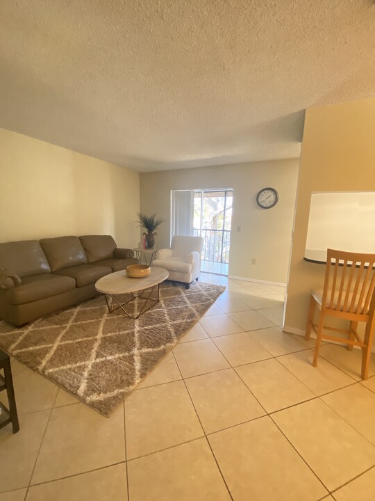 100 Summer Plz, Unit 8 in Merritt Island, FL - Foto de edificio