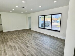 10075 Yamato Rd in Boca Raton, FL - Foto de edificio - Building Photo