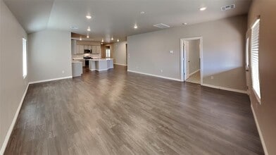 10232 NW 28th Terrace in Yukon, OK - Building Photo - Building Photo